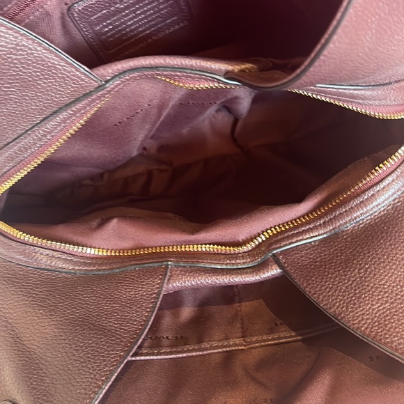 Coach Edie 31 Refined Pebble
Leather Shoulder Bag NWT in Oxblood w duster - Picture 4 of 9